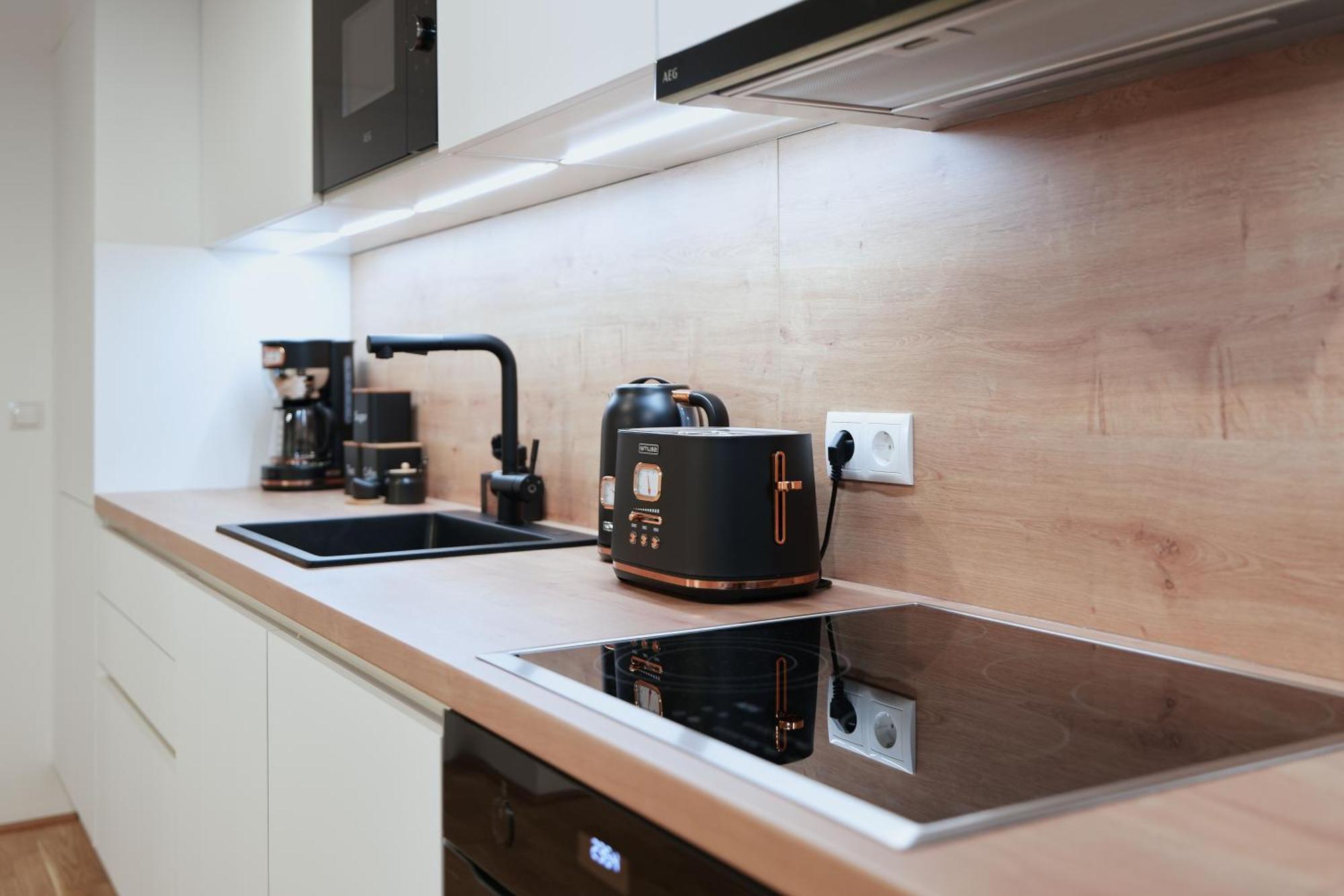 Modern Design Meets Green Comfort - Stay In Style At Carl'S Design Residences L Parking & Great Connection To City Center Viena Exterior foto